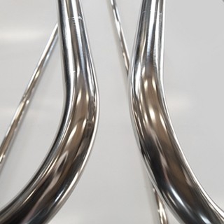 Solid construction made of stainless steel AISI 304 totally resistant to weather conditions. 